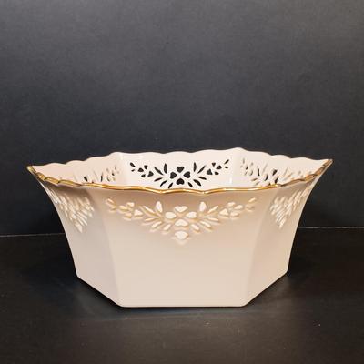 LOT 189: Lenox Bowl with Pressed Glass and Crystal Kitchenware