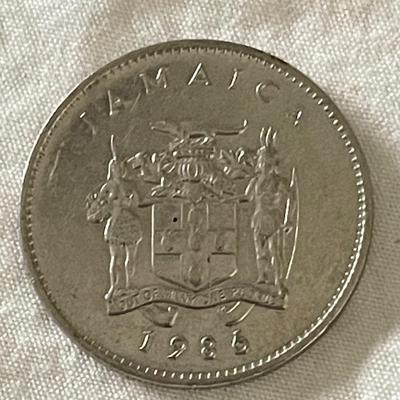 1979 CANADIAN QUEEN ELIZABETH II QUARTER. 1986 JAMAICAN TEN CENT COIN