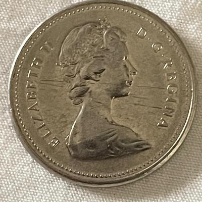 1979 CANADIAN QUEEN ELIZABETH II QUARTER. 1986 JAMAICAN TEN CENT COIN