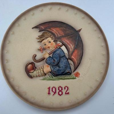 M.J. Hummel Annual Plates in Bas-Relief, 1980–1989 (Goebel) — With Original Boxes