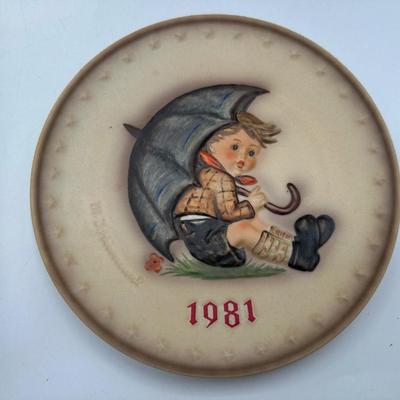 M.J. Hummel Annual Plates in Bas-Relief, 1980–1989 (Goebel) — With Original Boxes