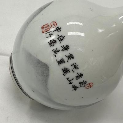 Chinese Vintage Porcelain, Beautiful Vase with six characters mark on the bottom-local pickup and shipping available