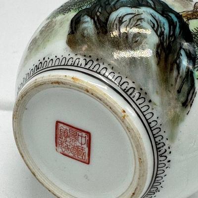 Chinese Vintage Porcelain, Beautiful Vase with six characters mark on the bottom-local pickup and shipping available