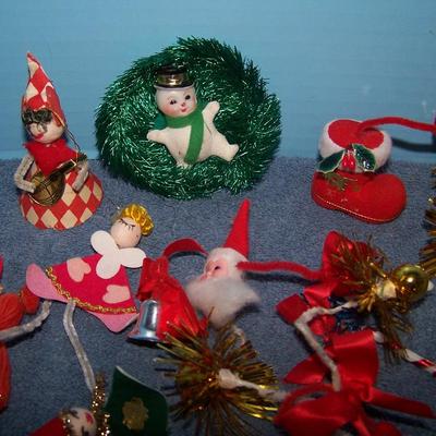 LOT 161 WONDERFUL VINTAGE MCM CHRISTMAS DECORATIONS