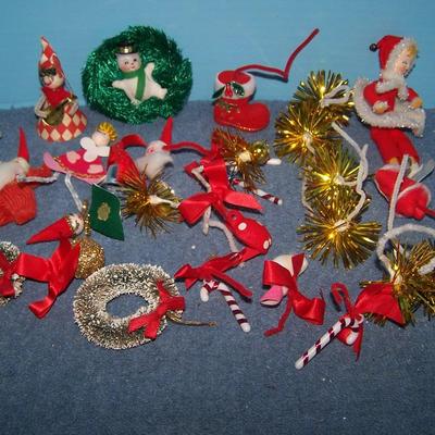 LOT 161 WONDERFUL VINTAGE MCM CHRISTMAS DECORATIONS