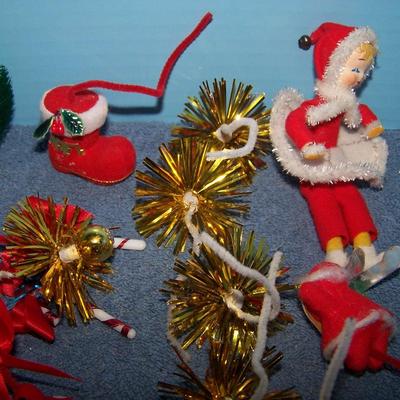 LOT 161 WONDERFUL VINTAGE MCM CHRISTMAS DECORATIONS