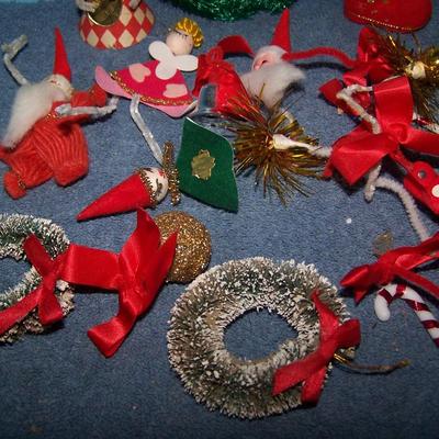 LOT 161 WONDERFUL VINTAGE MCM CHRISTMAS DECORATIONS