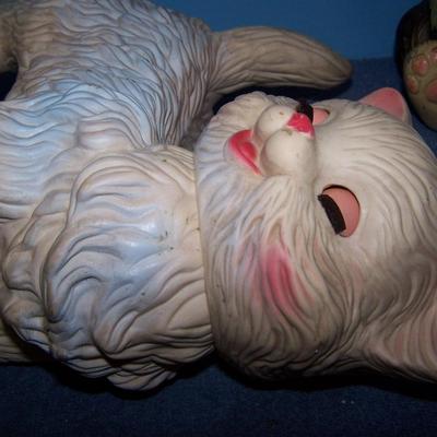 LOT 168 GREAT VINTAGE RUBBER CATS BANK & TOY