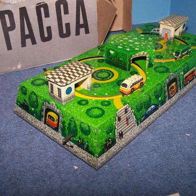 LOT 171 GREAT COLLECTABLE TIN LITHO ABTOTPACCA TOY in BOX