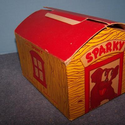 LOT 191 FAB VINTAGE NMIB TIN LITHO SPARKY VOICE BANK BATTERY OP