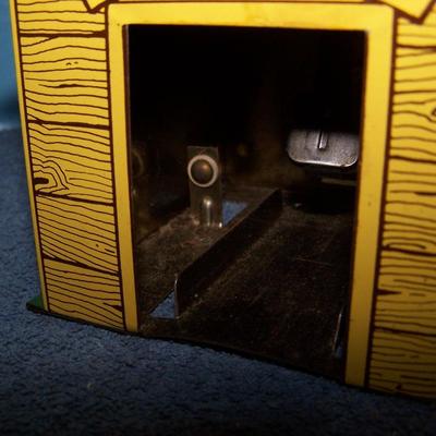 LOT 191 FAB VINTAGE NMIB TIN LITHO SPARKY VOICE BANK BATTERY OP