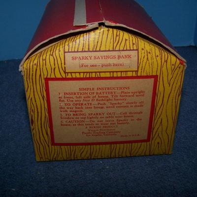 LOT 191 FAB VINTAGE NMIB TIN LITHO SPARKY VOICE BANK BATTERY OP