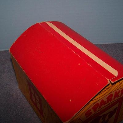 LOT 191 FAB VINTAGE NMIB TIN LITHO SPARKY VOICE BANK BATTERY OP