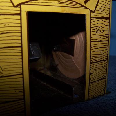 LOT 191 FAB VINTAGE NMIB TIN LITHO SPARKY VOICE BANK BATTERY OP