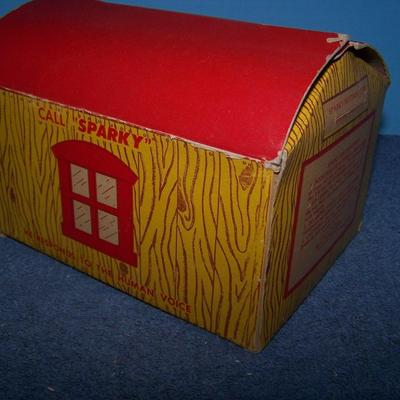 LOT 191 FAB VINTAGE NMIB TIN LITHO SPARKY VOICE BANK BATTERY OP