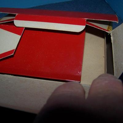 LOT 191 FAB VINTAGE NMIB TIN LITHO SPARKY VOICE BANK BATTERY OP