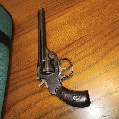 HARRINGTON RICHARDSON REVOLVER WITH CASE