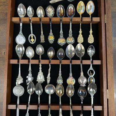 Souvenir Spoons Displayed In A Wooden Case - FREE NATIONWIDE SHIPPING FOR ALL LOTS