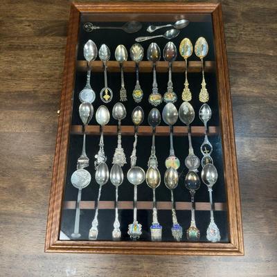 Souvenir Spoons Displayed In A Wooden Case - FREE NATIONWIDE SHIPPING FOR ALL LOTS