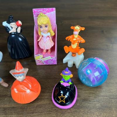 Disney Collectable- FREE NATIONWIDE SHIPPING FOR ALL LOTS