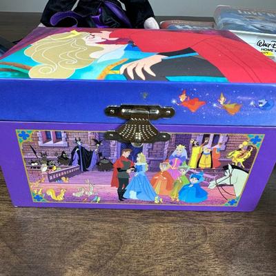 Disney Collectable- FREE NATIONWIDE SHIPPING FOR ALL LOTS
