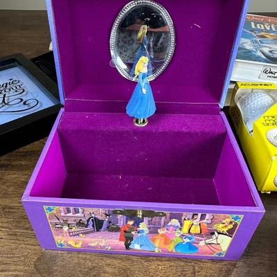 Disney Collectable- FREE NATIONWIDE SHIPPING FOR ALL LOTS