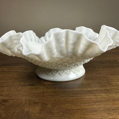  Milk Glass Collectable- FREE NATIONWIDE SHIPPING FOR ALL LOTS