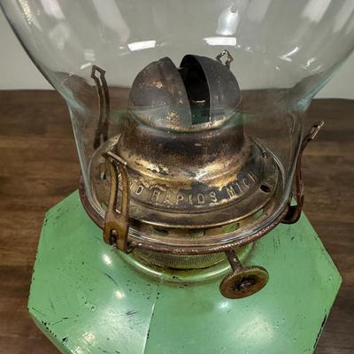 Vintage Oil Lamp- FREE NATIONWIDE SHIPPING FOR ALL LOTS