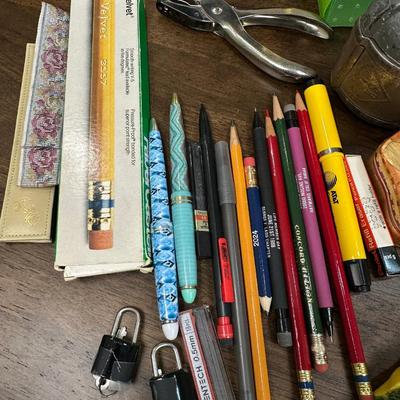 Office Supply Lot- FREE NATIONWIDE SHIPPING FOR ALL LOTS