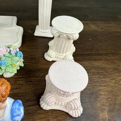 Ladies Fashion Through The Years Porcelain Thimbles - FREE NATIONWIDE SHIPPING FOR ALL LOTS