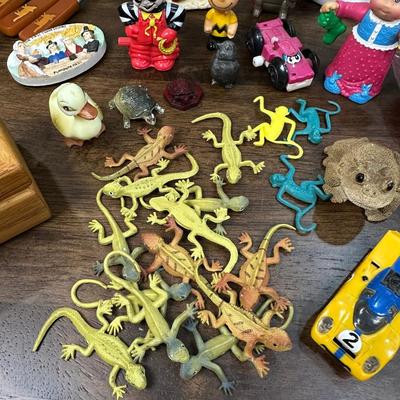 Toys Mix Lot- FREE NATIONWIDE SHIPPING FOR ALL LOTS