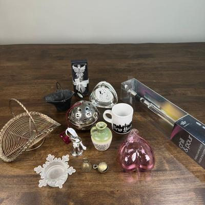 Mix Of Home Decor, Ornaments, And Kitchenware Lot- FREE NATIONWIDE SHIPPING FOR ALL LOTS