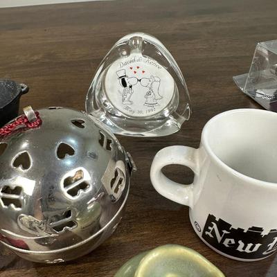 Mix Of Home Decor, Ornaments, And Kitchenware Lot- FREE NATIONWIDE SHIPPING FOR ALL LOTS