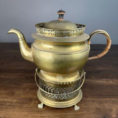 Vintage Teapot With Stove- FREE NATIONWIDE SHIPPING FOR ALL LOTS