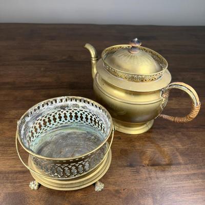 Vintage Teapot With Stove- FREE NATIONWIDE SHIPPING FOR ALL LOTS