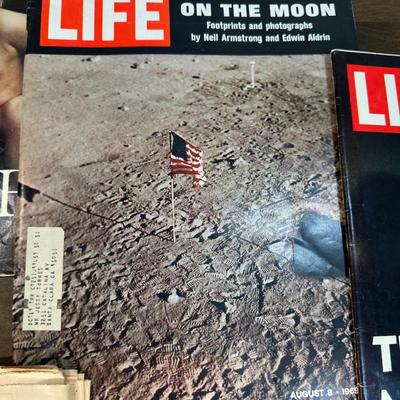 Old Magazine And News Paper Lot- FREE NATIONWIDE SHIPPING FOR ALL LOTS