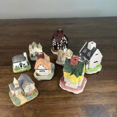 Miniature  Village Houses Mix Lot- FREE NATIONWIDE SHIPPING FOR ALL LOTS