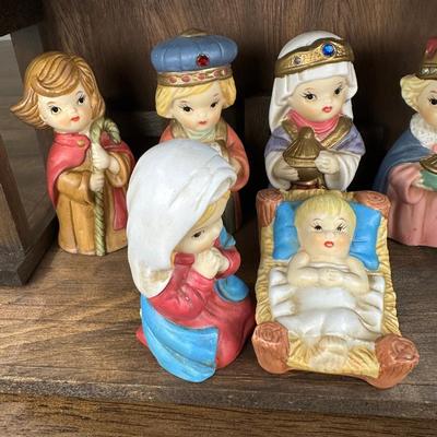  Figurines- FREE NATIONWIDE SHIPPING FOR ALL LOTS