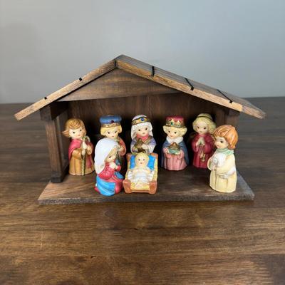  Figurines- FREE NATIONWIDE SHIPPING FOR ALL LOTS