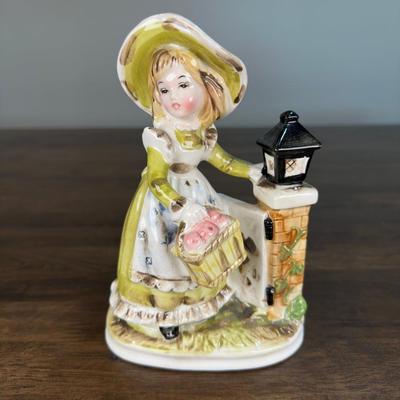 Vintage Figurine- FREE NATIONWIDE SHIPPING FOR ALL LOTS