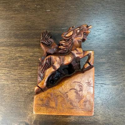 VINTAGE CHINESE CHOP STAMP WITH SOAPSTONE HORSES- FREE NATIONWIDE SHIPPING FOR ALL LOTS
