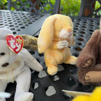Mix Doll Lot- FREE NATIONWIDE SHIPPING FOR ALL LOTS-Includes McDonalds Erin The Bear Beanie Baby 1997 With Errors 1993 Ty Oakbrook