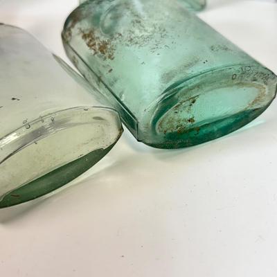 LOT 30: Antique/Vintage Glass Flasks & Bottles