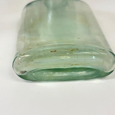 LOT 30: Antique/Vintage Glass Flasks & Bottles