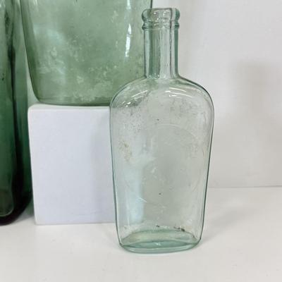 LOT 30: Antique/Vintage Glass Flasks & Bottles