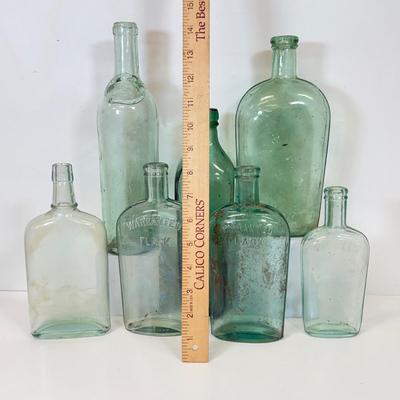 LOT 30: Antique/Vintage Glass Flasks & Bottles