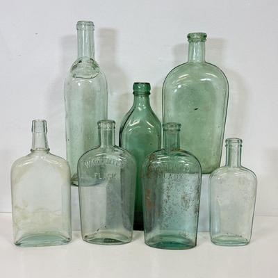 LOT 30: Antique/Vintage Glass Flasks & Bottles