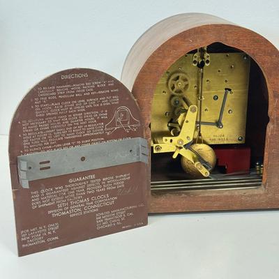LOT 32: Vintage Seth Thomas Mantle Clock