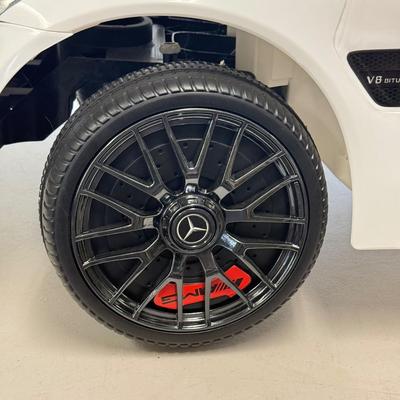 LOT 127: Mercedes-Benz AMG GTR Kids Electric Toy Car