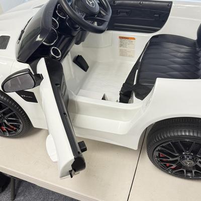 LOT 127: Mercedes-Benz AMG GTR Kids Electric Toy Car